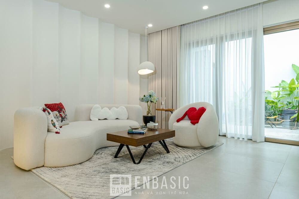 lấy ánh sáng cho nhà ống bằng cửa kính đón sáng